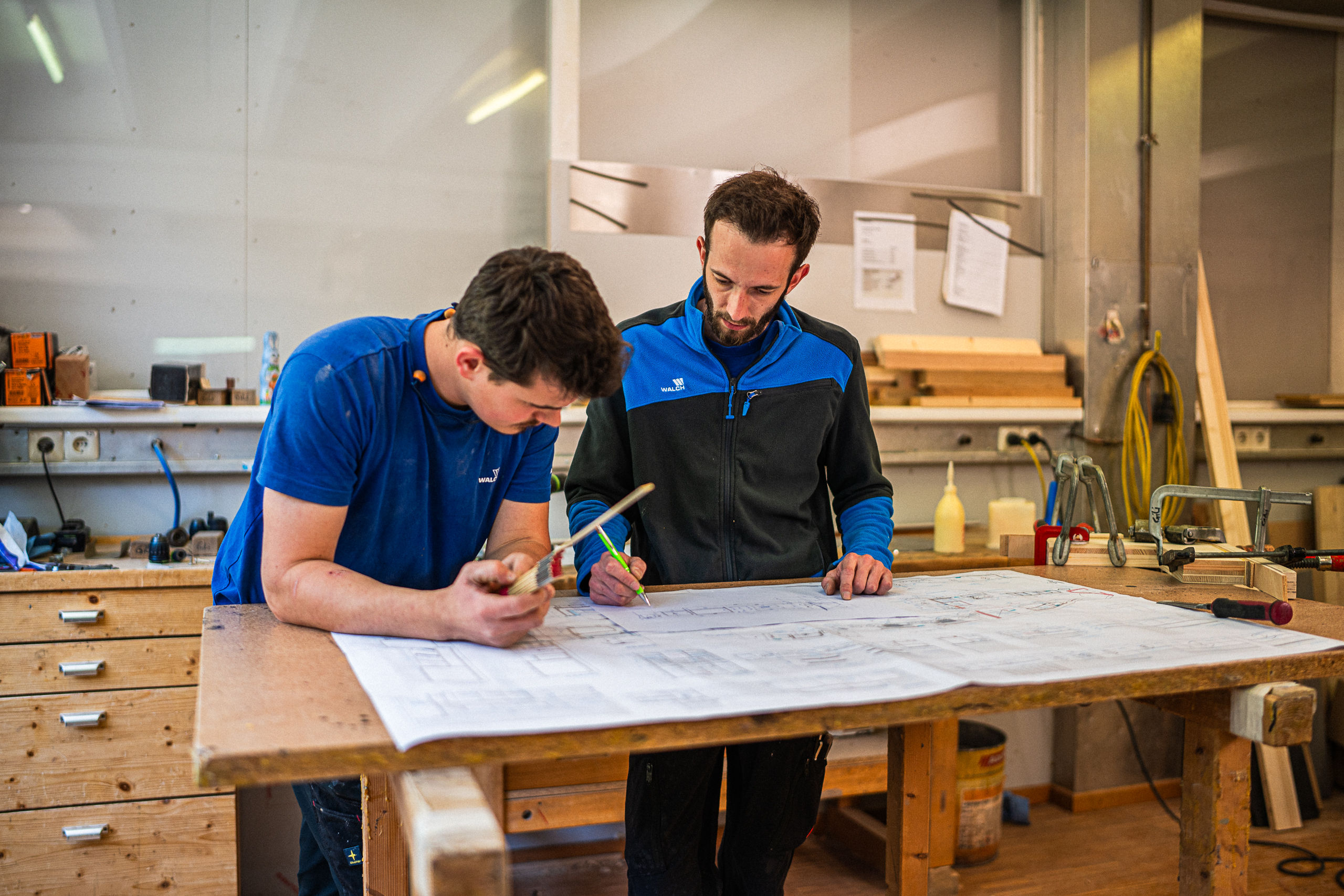 CAD-Zeichner bei der Planung einer Gastronomieeinrichtung